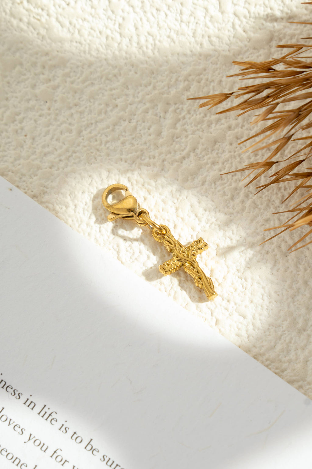 Charm croix torsadée acier inoxydable argenté doré élégant