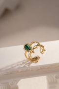 Bague dorée ajourée en acier inoxydable avec pierre colorée