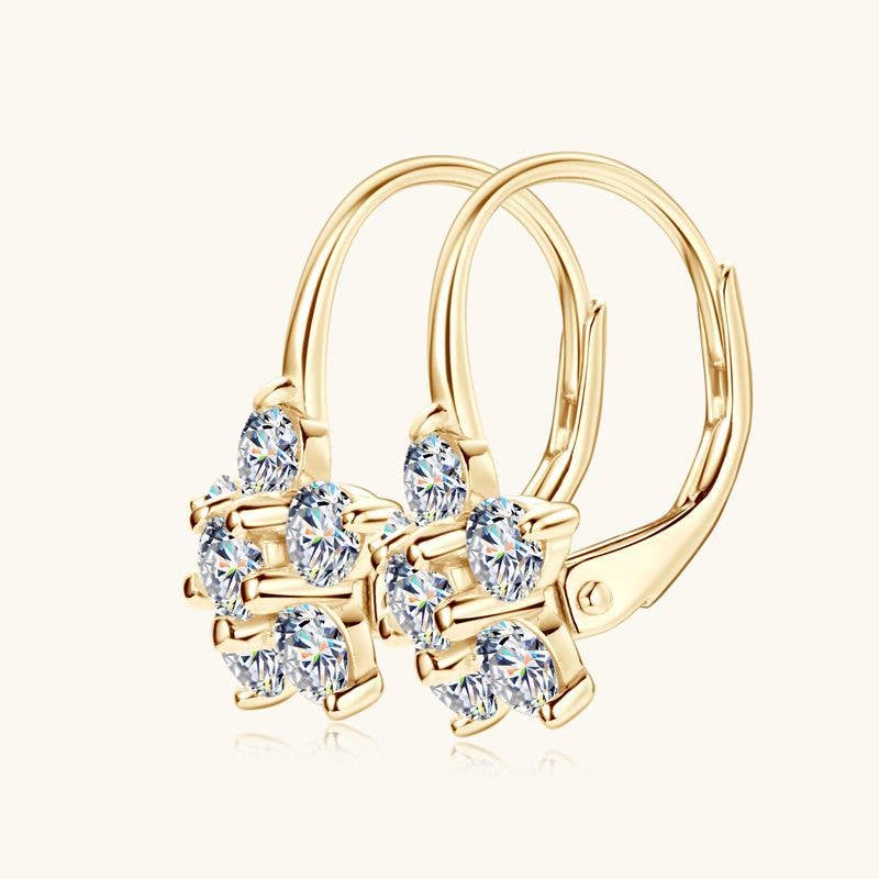 Boucles d'oreilles à levier en forme de fleur de moissanite en argent sterling 925