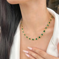 Collier ras du cou perlé avec pendentif cristal émeraude en or rempli