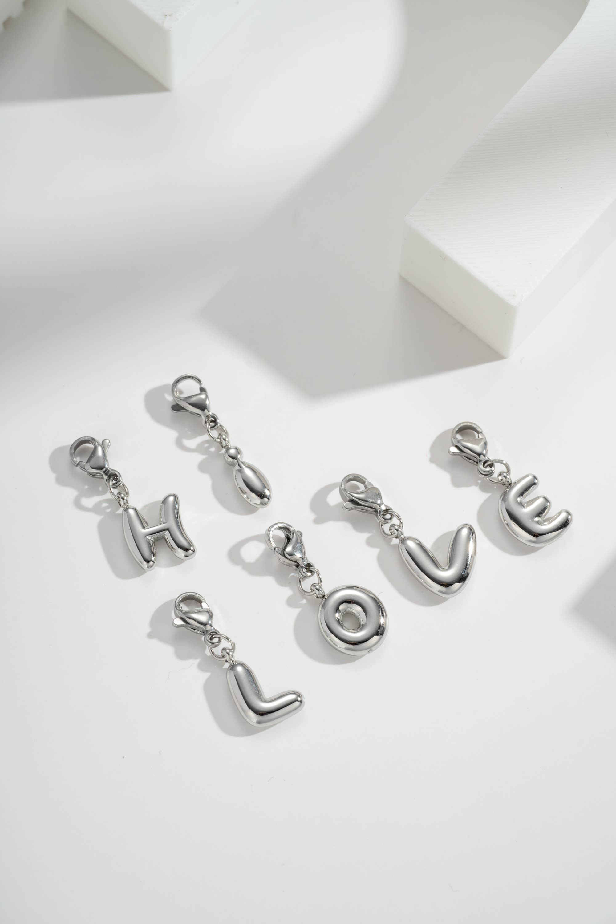 Pendentifs Charm Alphabet Acier Inoxydable argenté