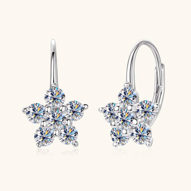 Boucles d'oreilles à levier en forme de fleur de moissanite en argent sterling 925